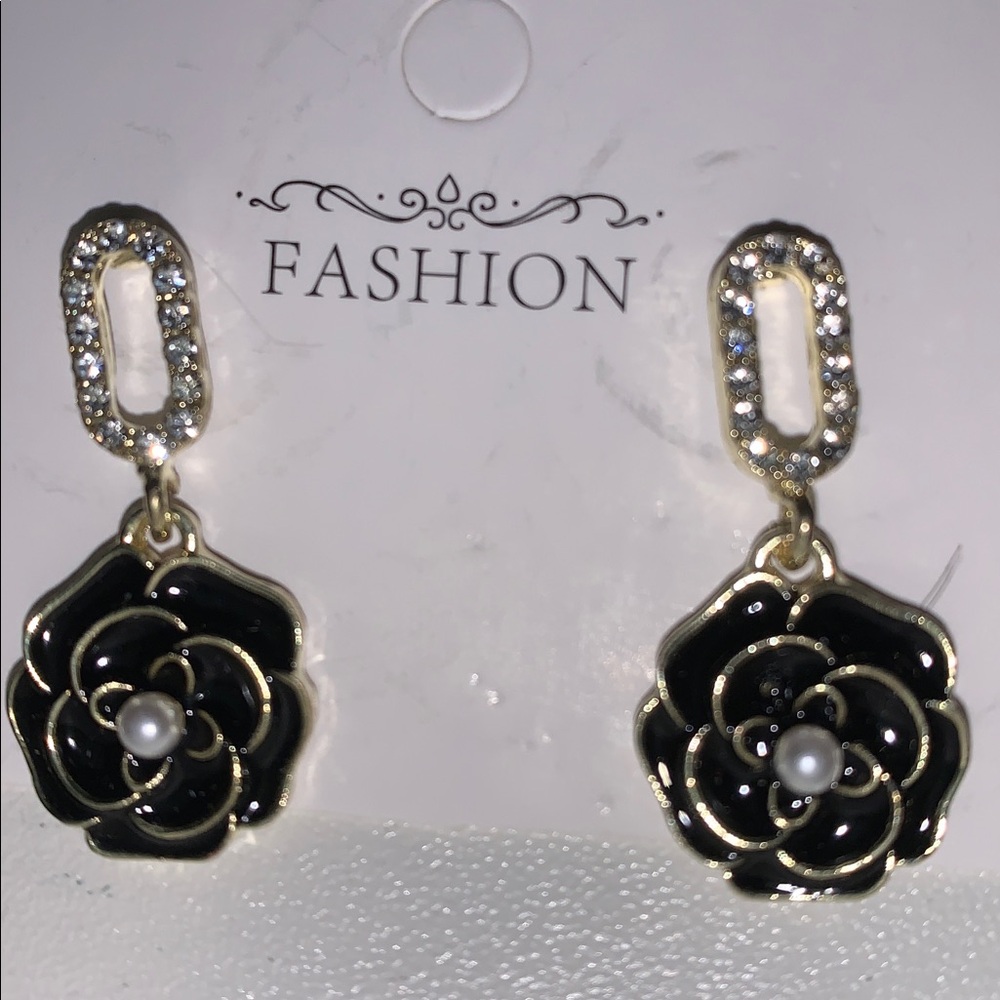 cameilla Floral rhinestone dangle Earrings nwt